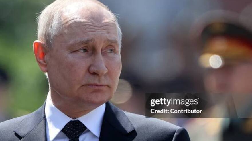 Vladimir Putin: Hurmatli Aleksandr Mixaylovich! Sizni ajoyib rekordingiz bilan tabriklayman. Siz afsonalarni ortda qoldirdingiz