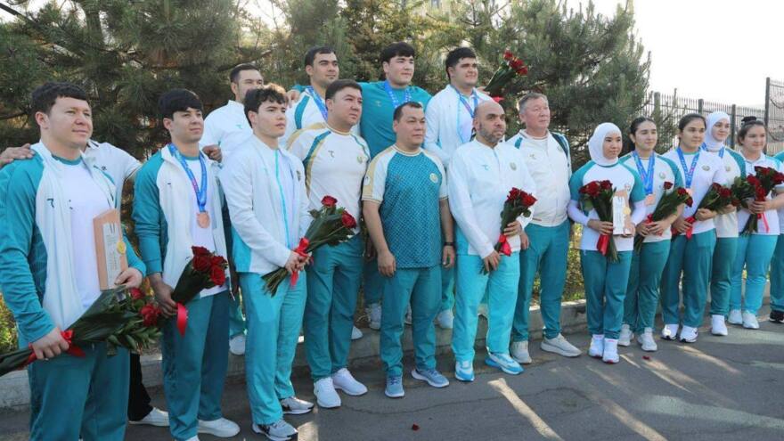 Осиё чемпионатида 12 та медал ютган оғир атлетикачиларимиз тантанали кутиб олинди