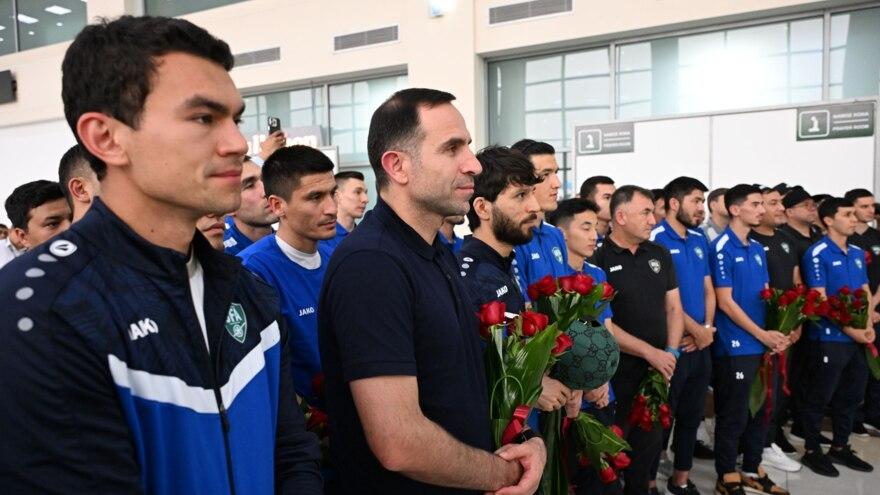 Tarixiy jahon chempionati yo‘llanmasini qo‘lga kiritgan futbolchilarimiz tantanali kutib olindi