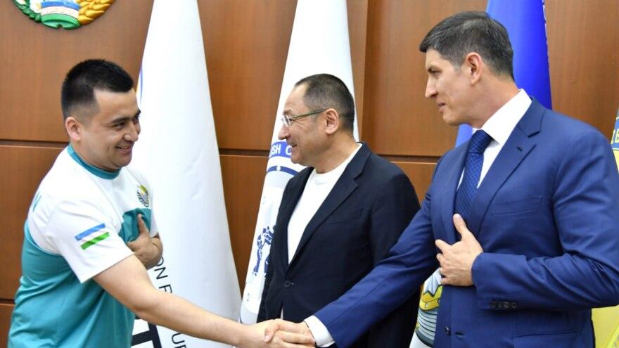 Jahon chempionatida muvaffaqiyat qozongan qo‘l jangi ustalari taqdirlandi