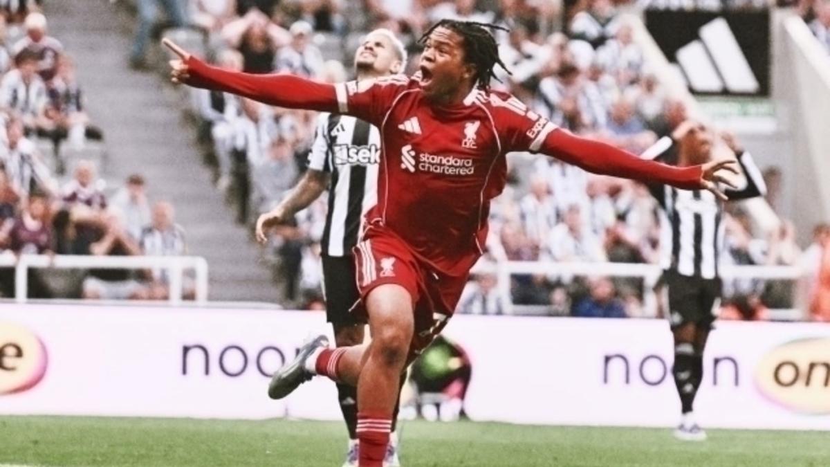 16 yoshli Rio Ngumoa «Liverpul» tarixiga kirdi