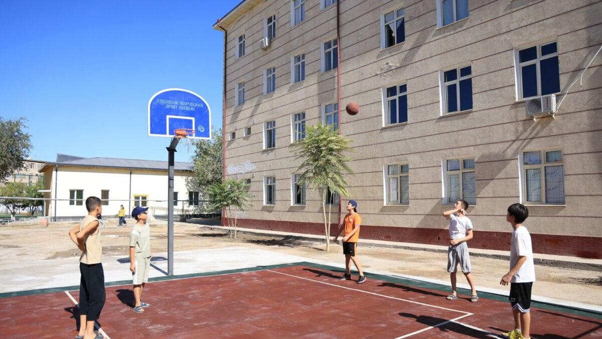 Urganch shahrida yangi sport maydonchasi foydalanishga topshirildi