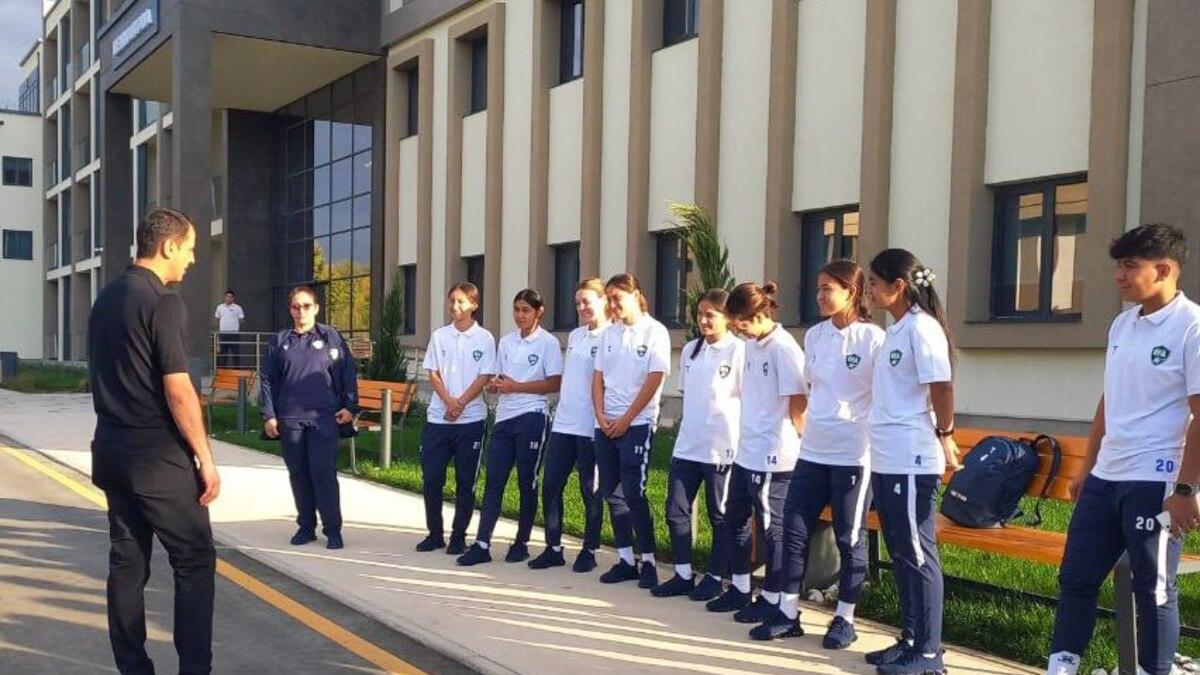 O‘FA rahbariyati O‘zbekiston ayollar milliy terma jamoasi va U-20 qizlar terma jamoasi bilan uchrashdi