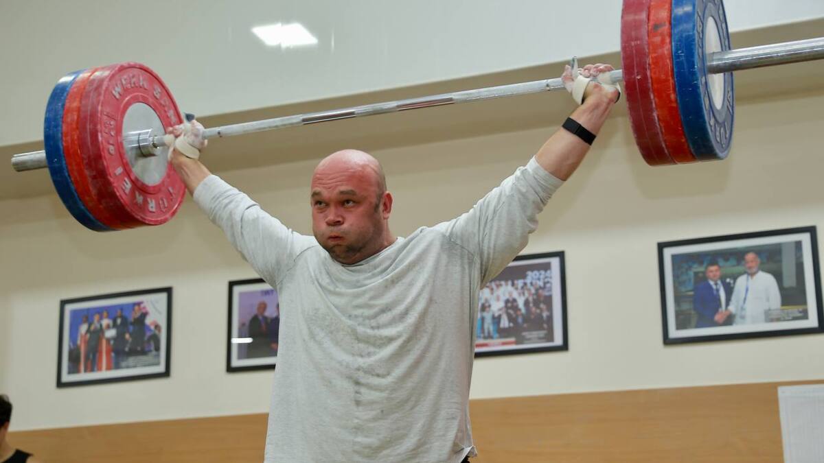 Ogʻir atletikachilarimiz oldinda turgan xalqaro musobaqalarga puxta tayyorlanishmoqda