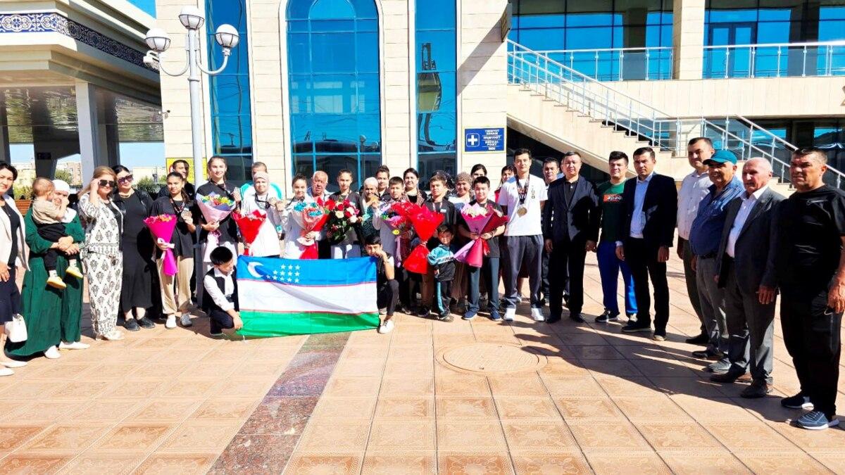 Badminton. Markaziy Osiyo chempionatida qatnashgan xorazmlik sportchilar kutib olindi
