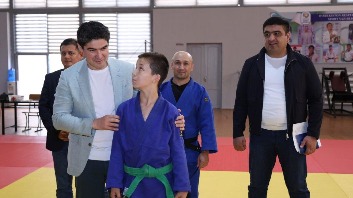Azizjon Kamilov Buxoro Olimpiya va paralimpiya sport turlariga tayyorlash markazida bo‘ldi 