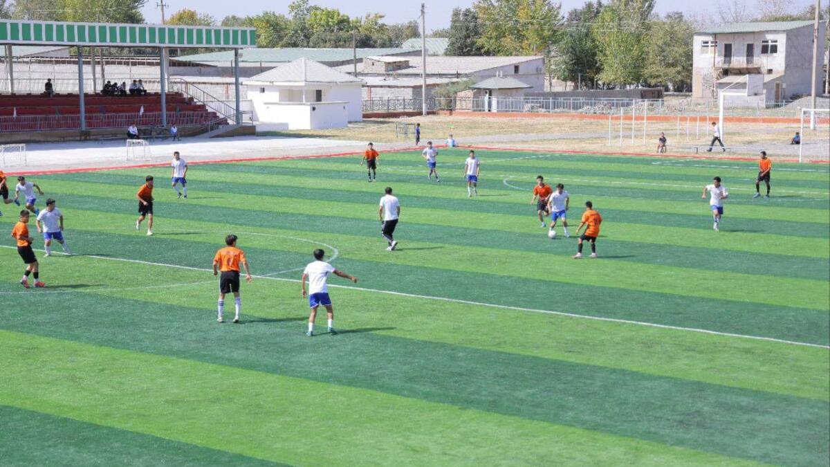 Sirdaryoda zamonaviy stadion foydalanishga topshirildi