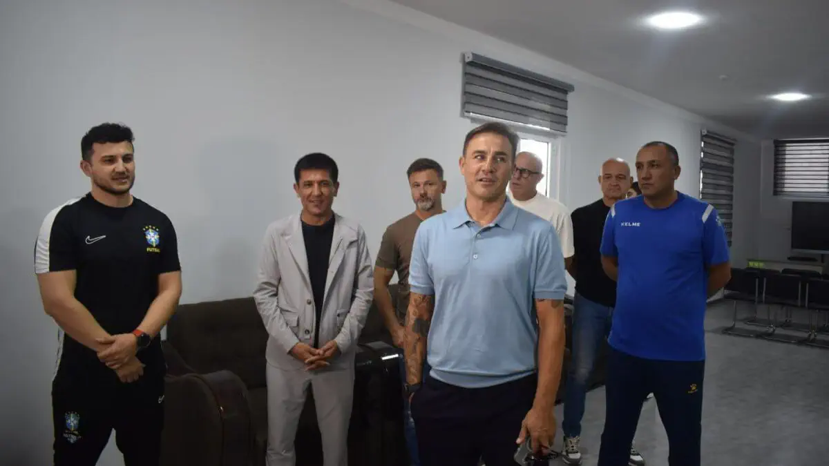 Fabio Cannavaro Qarshidagi futbol akademiyasiga tashrif buyurdi