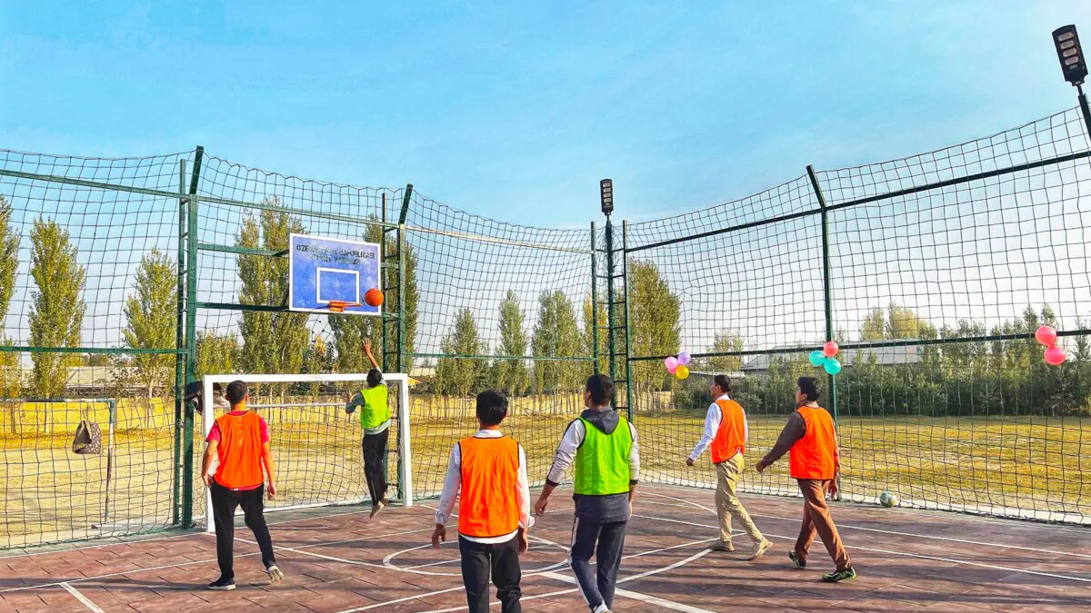 Farg'onada zamonaviy universal sport maydonchasi foydalanishga topshirildi