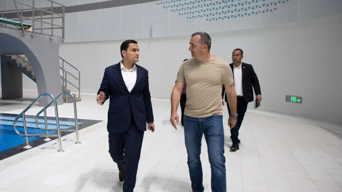 O‘zbekiston suv sporti federatsiyasi Bosh kotibi Ruslan Mustaev Singapur instituti rektori Ilhom Mamatqulov bilan uchrashdi