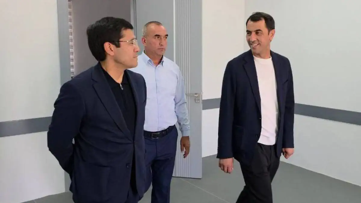  Ravshan Irmatov Jizzax viloyatida bo‘lib, u yerdagi futbol infratuzilmasi bilan yaqindan tanishdi