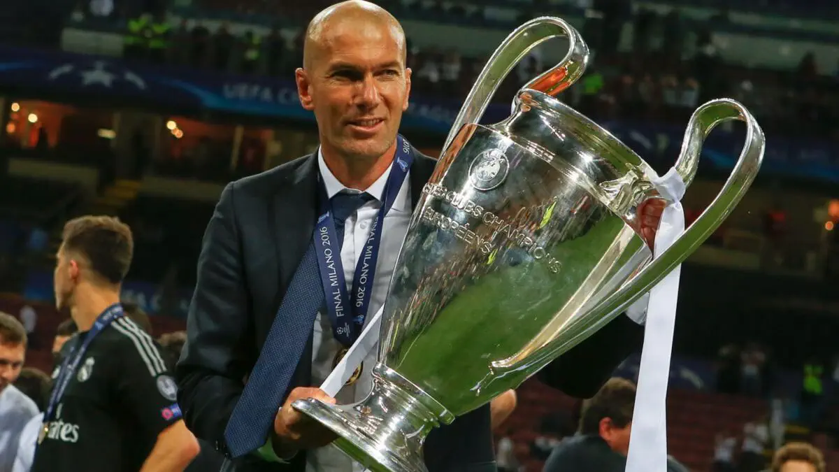 Zidan faoliyatini Fransiya milliy jamoasida davom ettirishi mumkin