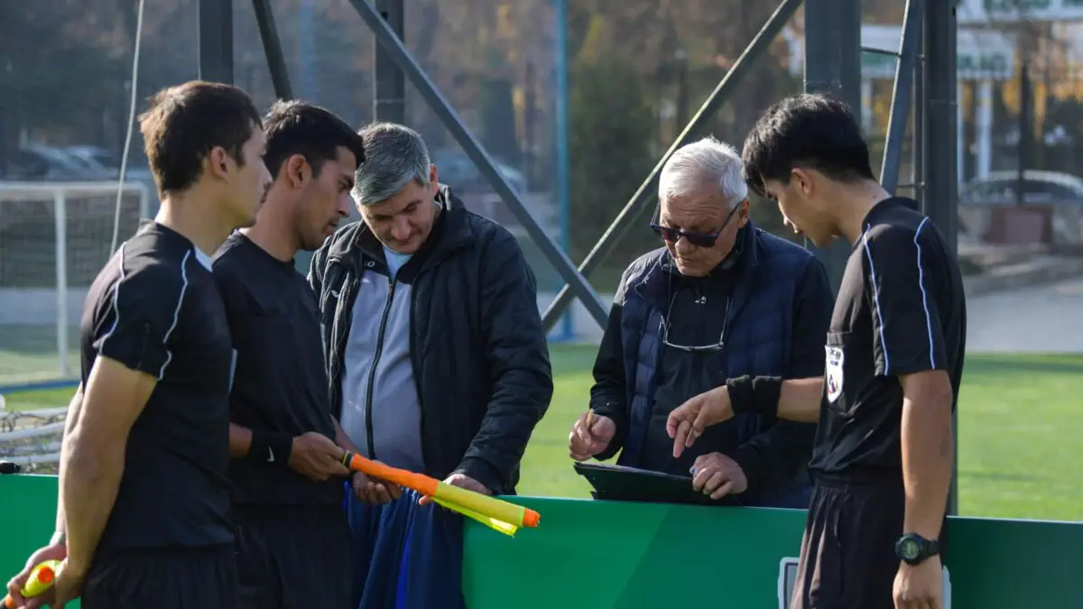 Futbol. Hakamlar akademiyasi tinglovchilari O‘FA birinchiligi o‘yinlarida faoliyat olib bormoqda