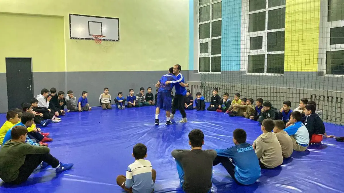 Erkin kurash. Aytjan Xalmaxanov yosh sportchilar uchun mahorat darsi o‘tkazdi