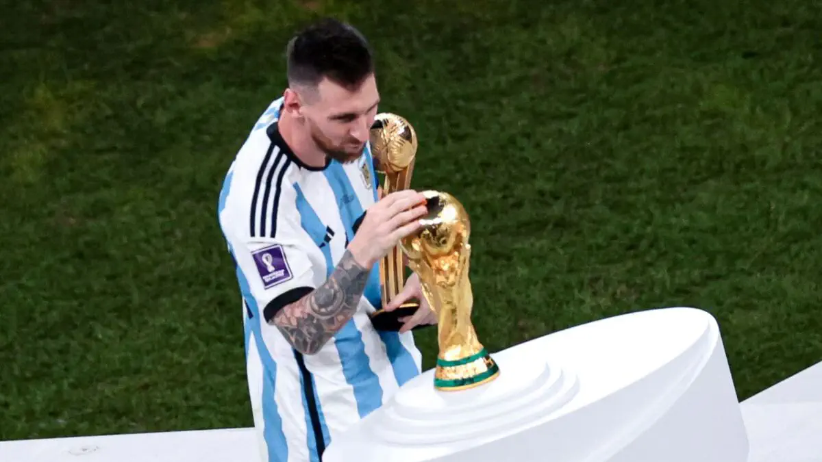 Messining Argentinada joylashgan haykali buzib tashlandi