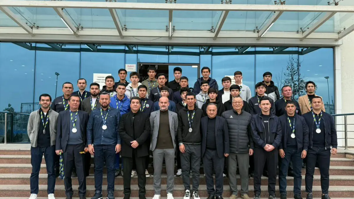 Olti yillik tanaffusdan so‘ng U21 Birinchiligida sovrindorlar qatoridan joy olgan Bunyodkor o'rinbosarlariga kumush medallar topshirildi