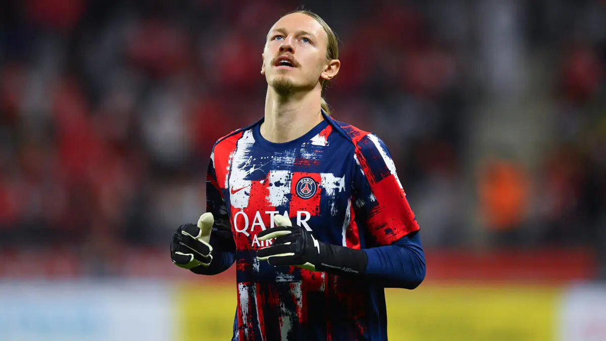 Safonov «PSJ»ni tark etmaydi