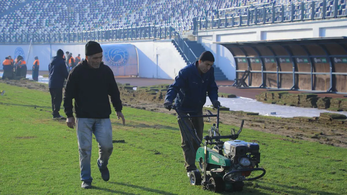 Navbahor Markaziy stadionida ta’mirlash va obodonlashtirish ishlari bajarilmoqda
