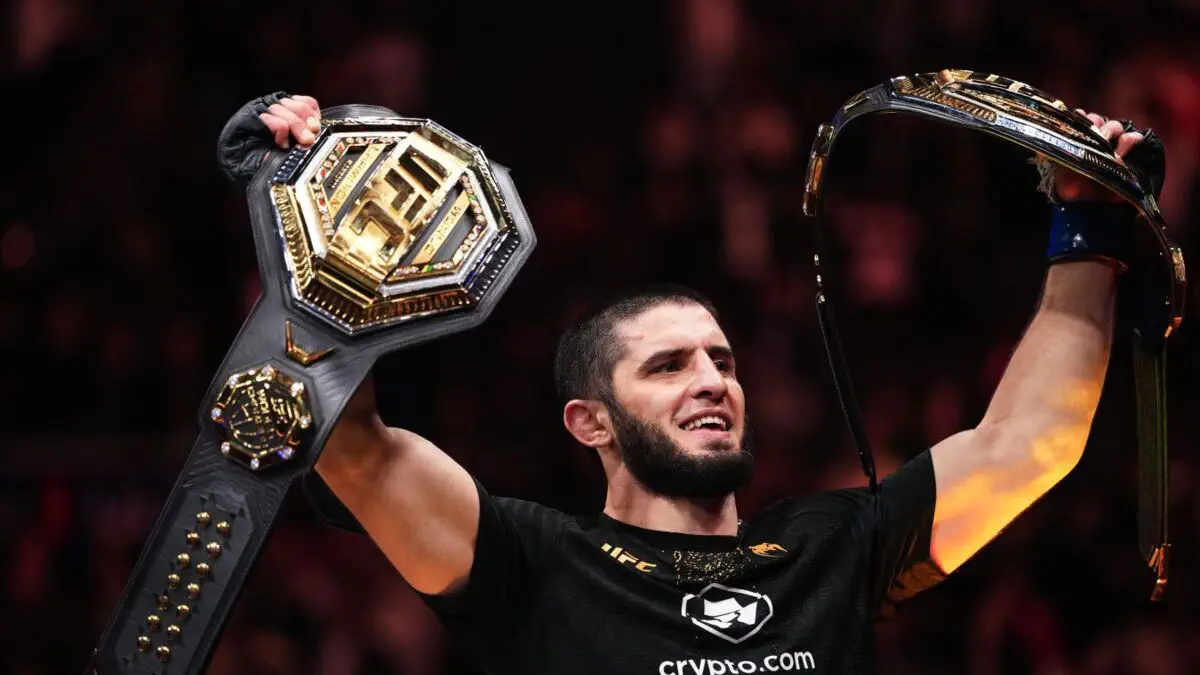 Maxachev 2025 yilning UFC reytingida birinchi oʻrinda yakunladi