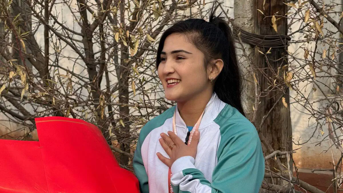 Belbog‘li kurash bo‘yicha Jahon chempiniga Andijon viloyati hokimi tabrigi yetkazildi