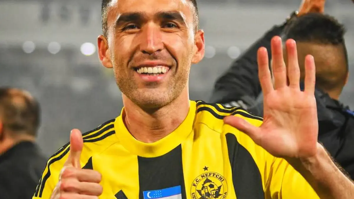Farruh Sayfiyev yangi mavsumda ham “Neftchi” safida harakat qilishda davom etadi