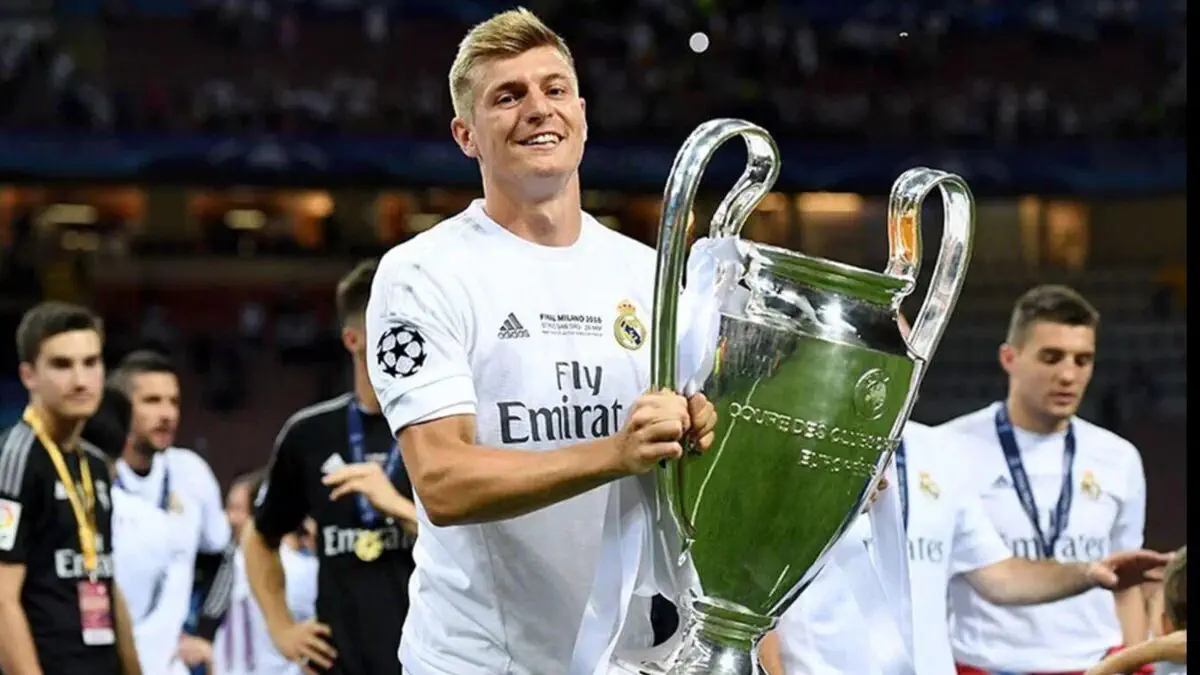 Kroos barcha davrlarning eng yaxshi murabbiyi kimligini aytdi