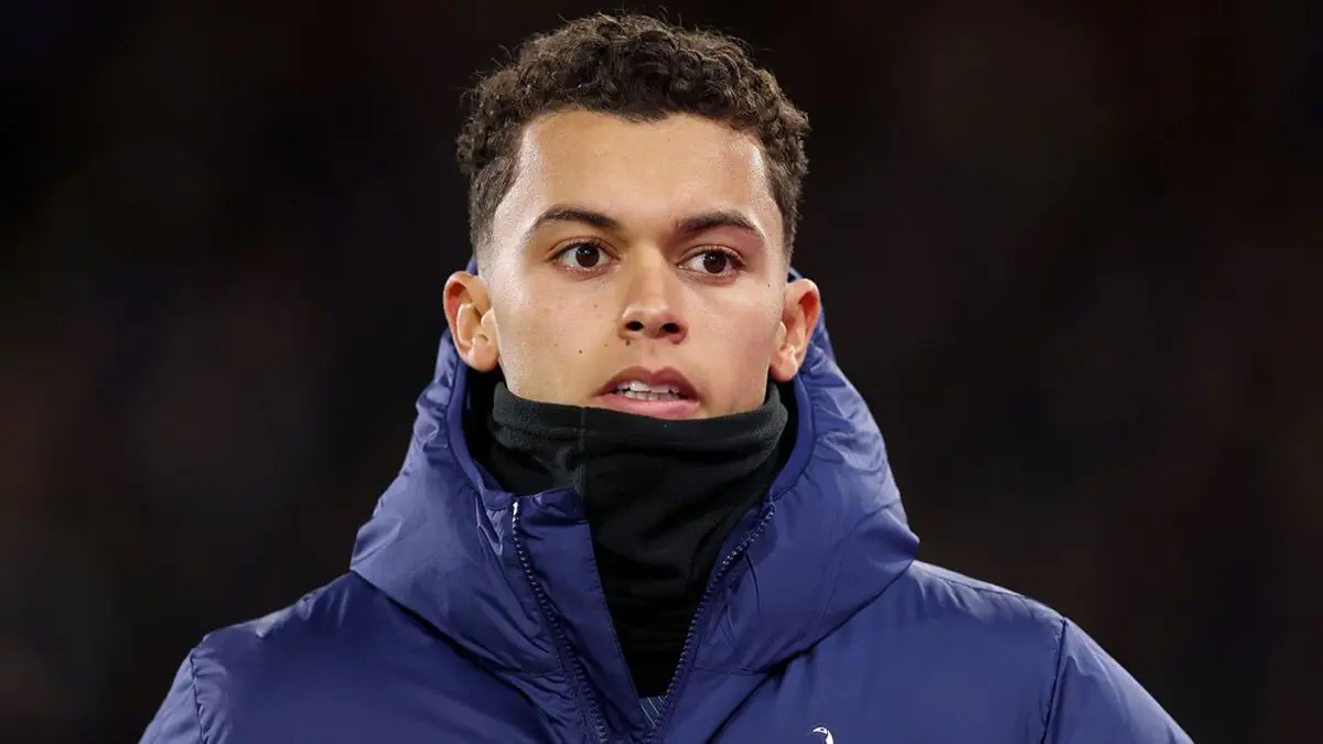 Brennan Jonson — «Kristal Pelas» futbolchisi (Romano)