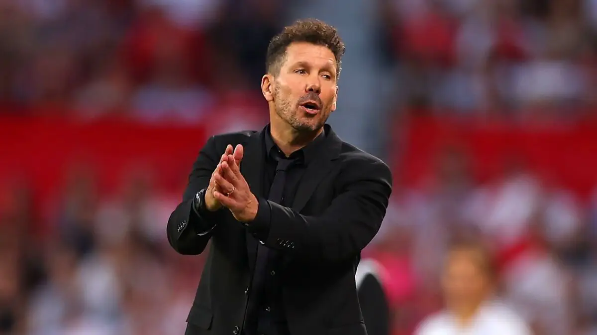 Simeone faoliyati davomida 21-marta «Real»ga magʻlub boʻldi
