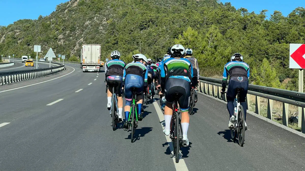 Shosse yo'nalishida ishtirok etadigan O'zbekiston velosport terma jamoasi Turkiyaning Alaniya shahrida o'quv-yig'in mashg'ulotlarini davom ettirmoqda