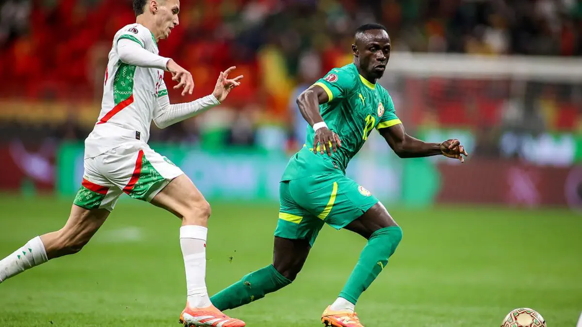 Mane bahsli penaltidan soʻng maydonni tark etgan jamoadoshlarini nega ortga qaytarganini aytdi