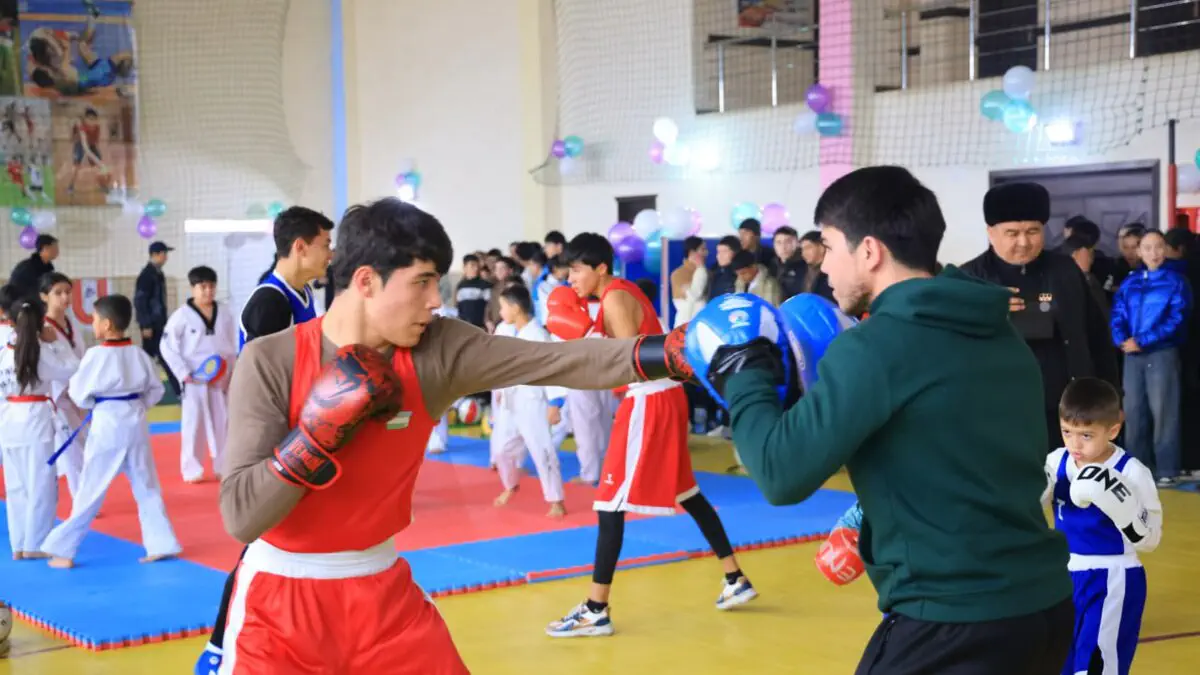 Sirdaryolik yoshlarga sport jihozlari va sport formalari topshirildi