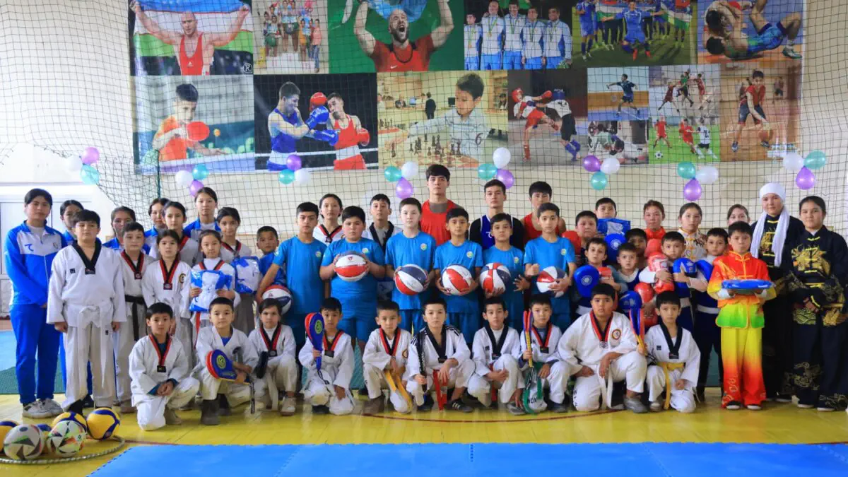 Sirdaryolik yoshlarga sport jihozlari va sport formalari topshirildi