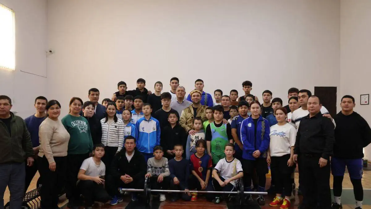  Olimpiya chempioni Ruslan Nurudinov Qoraqalpog‘istonda sportchilar bilan uchrashdi