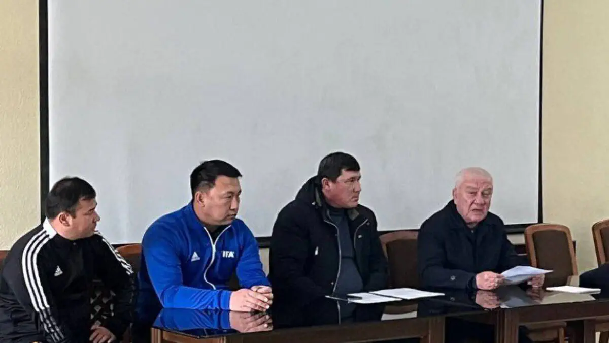 Guliston klubi rahbariyati futbolchilar bilan uchrashdi