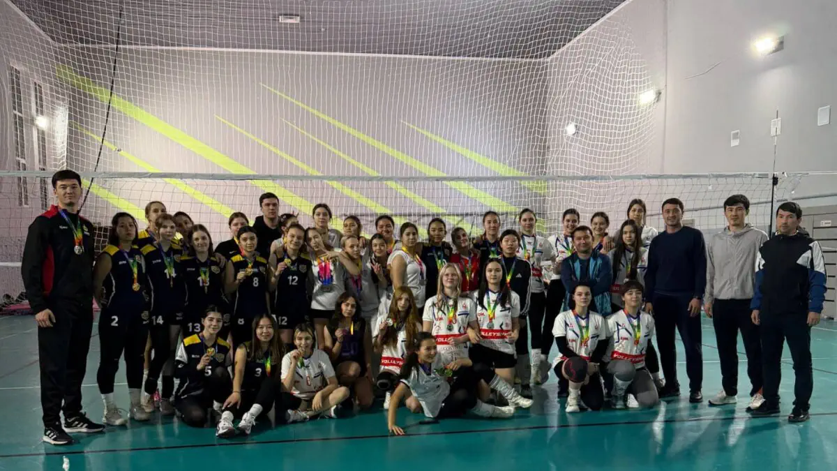 Voleybol bo‘yicha U-17 yosh toifasidagi qiz bolalar o‘rtasida shahar chempionati yuqori saviyada bo‘lib o‘tdi