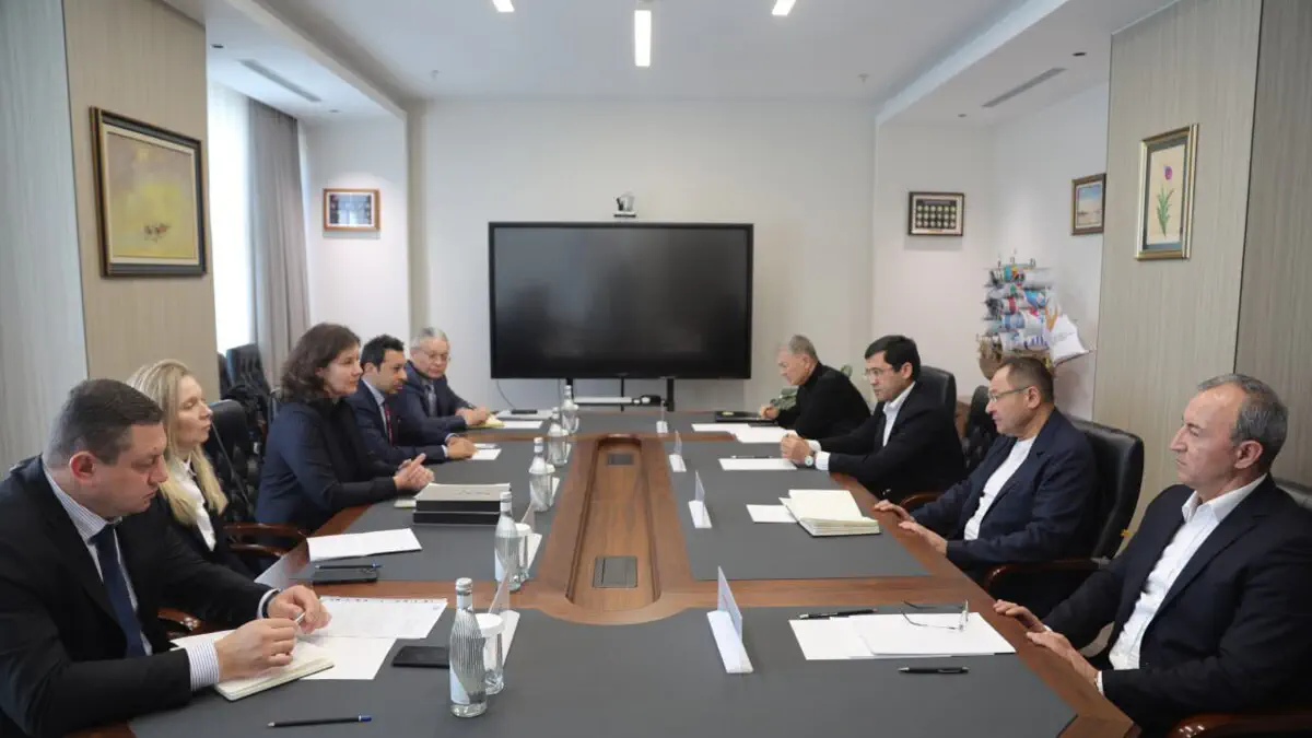 Sport vaziri Xalqaro Shaxmat federatsiyasi raisi bilan uchrashdi