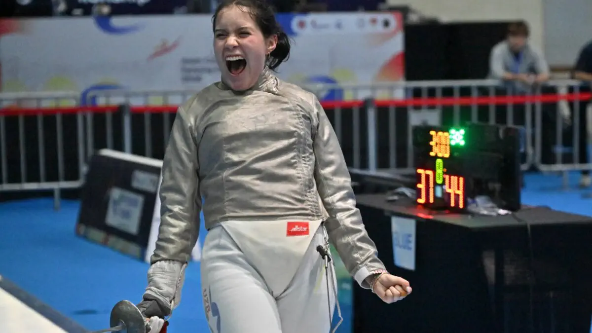 O'zbekiston ayollar qilichbozlik jamoasi Jakartada bo'lib o'tgan Osiyo chempionatida kumush medalni qo'lga kiritdi