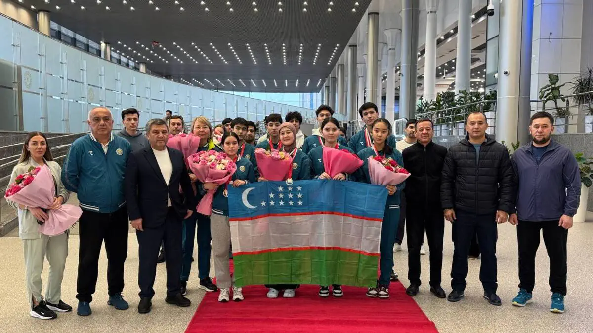 Qilichbozlik. Qilichbozlarimiz Toshkent xalqaro aeroportida tantanali kutib olindi