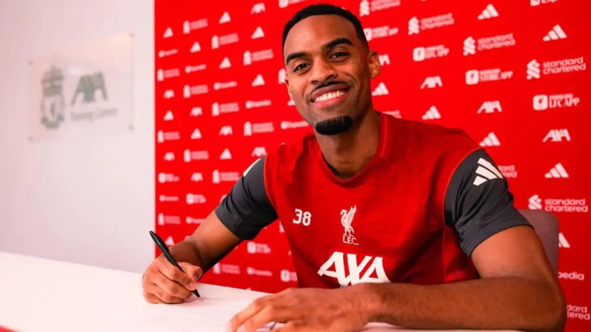 Rayan Gravenberx Liverpul bilan yangi uzoq muddatli shartnoma imzoladi
