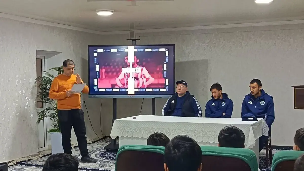 Xorazm viloyati futbol akademiyasida yoshlar bilan uchrashuv o‘tkazildi