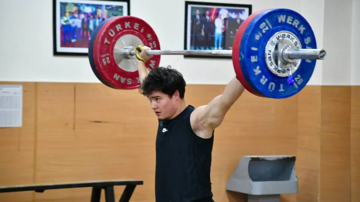 Surxondaryoda og‘ir atletika bo‘yicha qo‘shma o‘quv-yig‘in mashg‘ulotlari o‘tkazilmoqda 