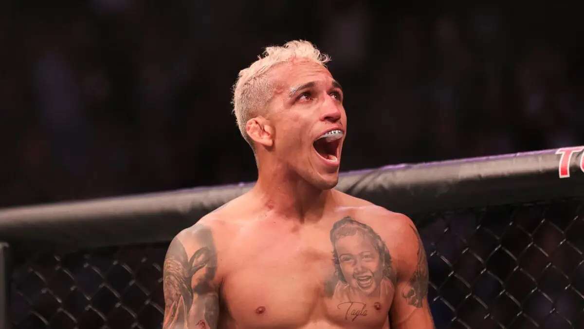 UFC. Charlz Oliveyra Maks Holloueyni mag‘lub etib, BMF kamari sohibiga aylandi
