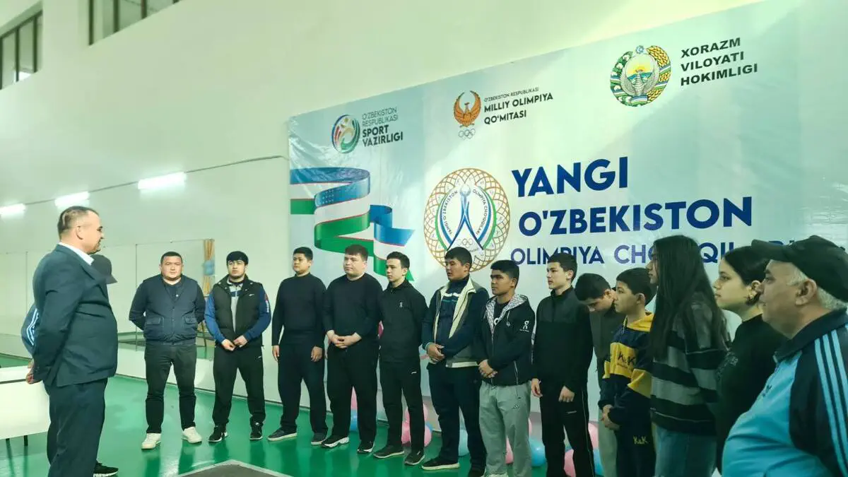 Muzaffar Qalandarov Xorazm viloyati terma jamoasi og‘ir atletikachilari bilan uchrashdi