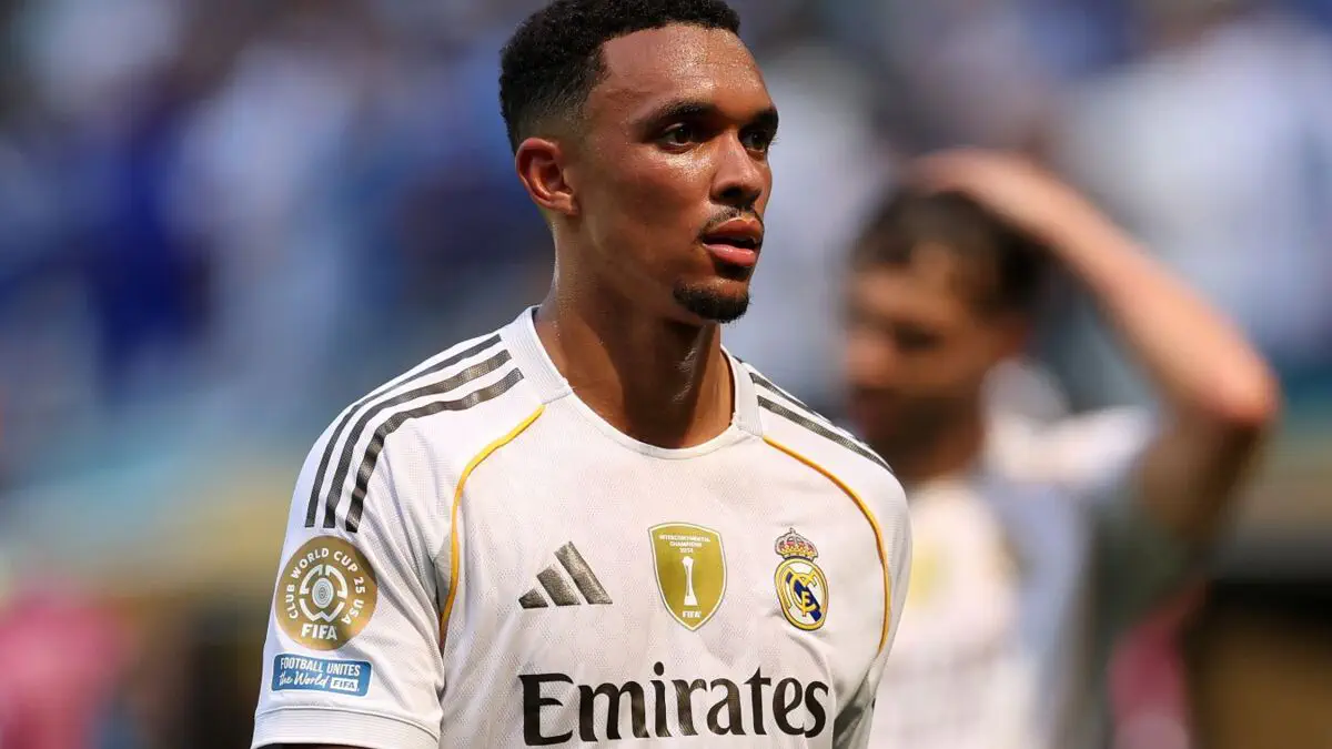 Trent Aleksandr-Arnold mashgʻulotlarga kechikkani uchun Arbeloa va jamoadoshlaridan uzr soʻradi