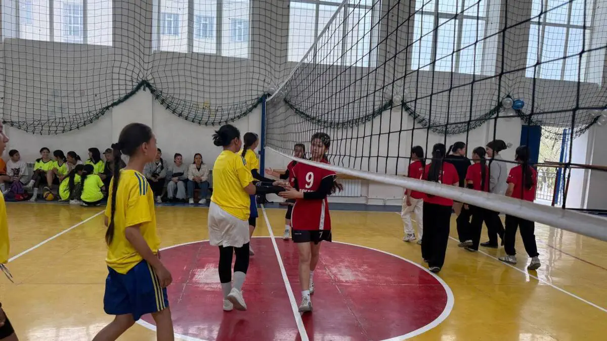 Zarafshon shahar hokimi Olimpiadasi doirasida voleybol musobaqasi o‘tkazildi