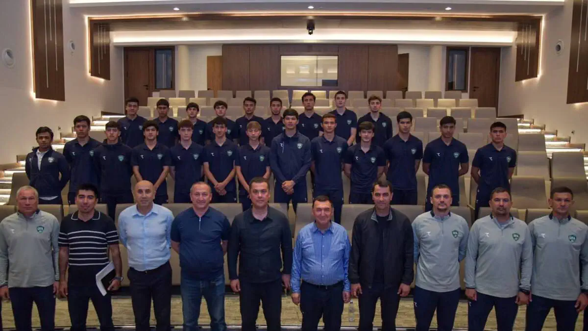 OʻFA rahbariyati Oʻzbekiston U-17 terma jamoasi aʼzolari bilan uchrashdi