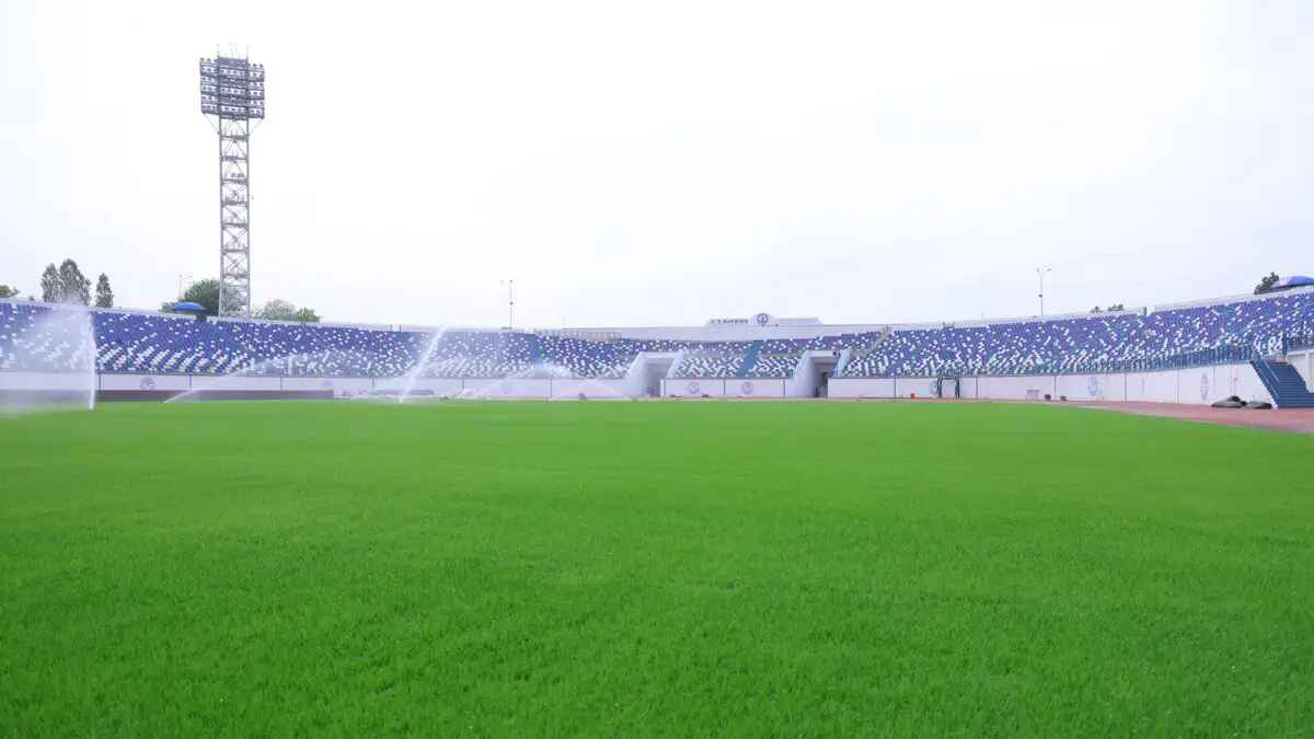 Namangan viloyati hokimi «Navbahor» stadionining holati bilan tanishdi
