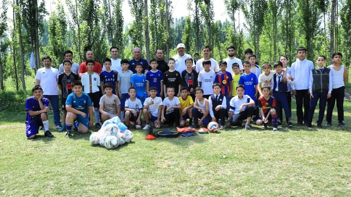 Klub rahbariyati - yoshlar orasida: Shahrixondagi tarbiyalanuvchilar kichik maydondan katta arenalari sari