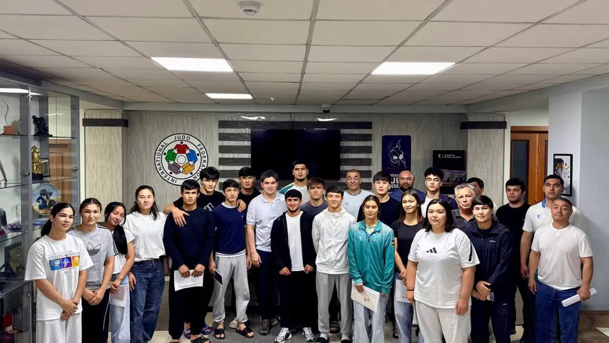 Azizjon Kamilov Istanbul Junior European Cup turniriga yo‘l olayotgan yoshlarimiz bilan uchrashdi
