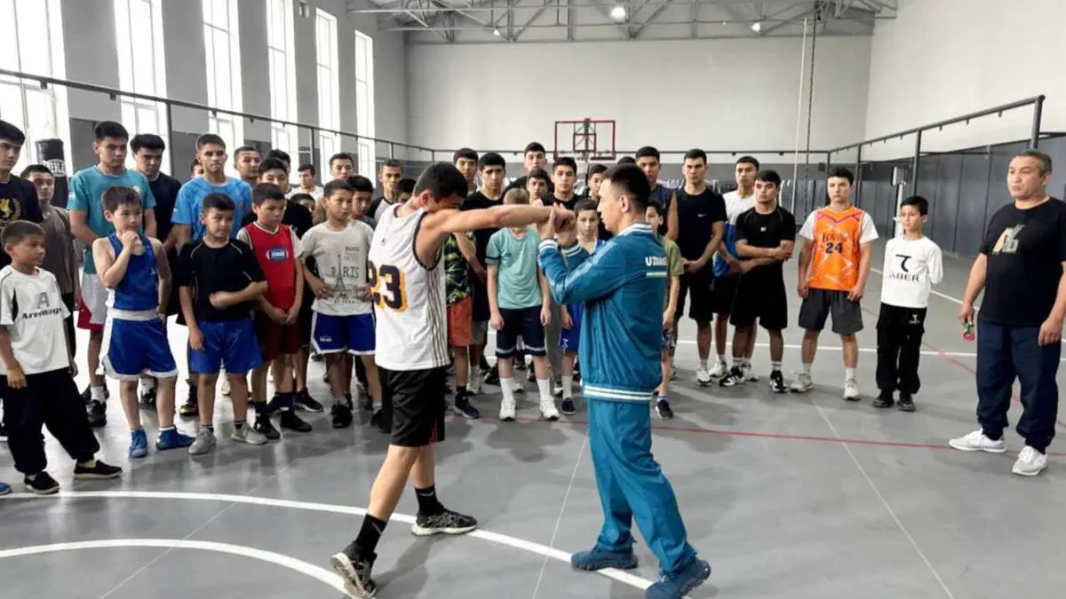 Andijonlik yoshlar Diyora Keldiyorova hamda Hasanboy Doʻsmatovdan mahorat saboqlarini olishdi